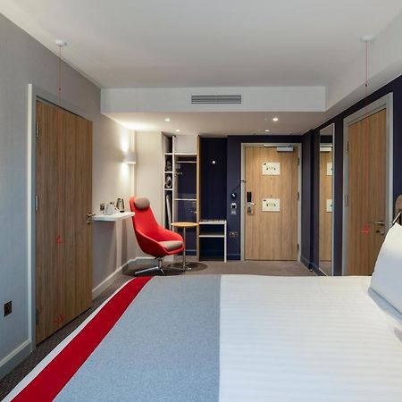 Holiday Inn Express Cambridge West - Cambourne By Ihg Exterior photo