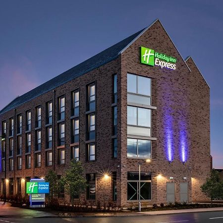 Holiday Inn Express Cambridge West - Cambourne By Ihg Exterior photo