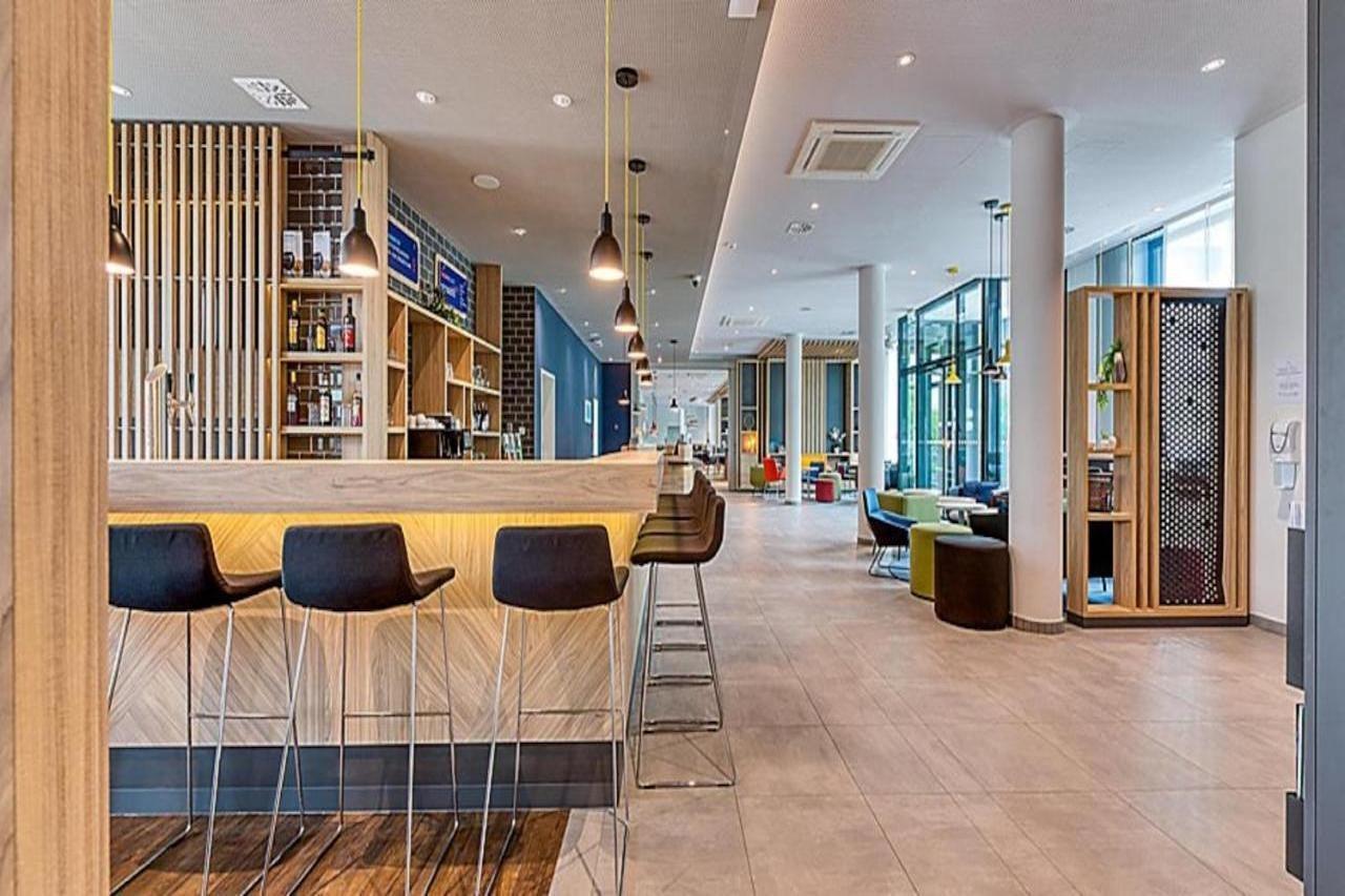 Holiday Inn Express Cambridge West - Cambourne By Ihg Exterior photo