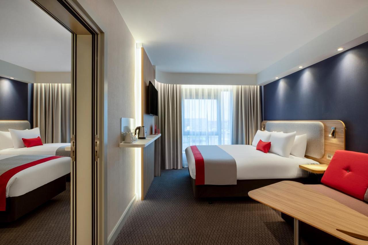 Holiday Inn Express Cambridge West - Cambourne By Ihg Exterior photo