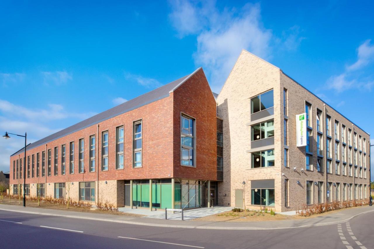 Holiday Inn Express Cambridge West - Cambourne By Ihg Exterior photo