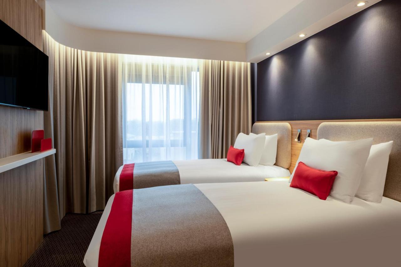 Holiday Inn Express Cambridge West - Cambourne By Ihg Exterior photo