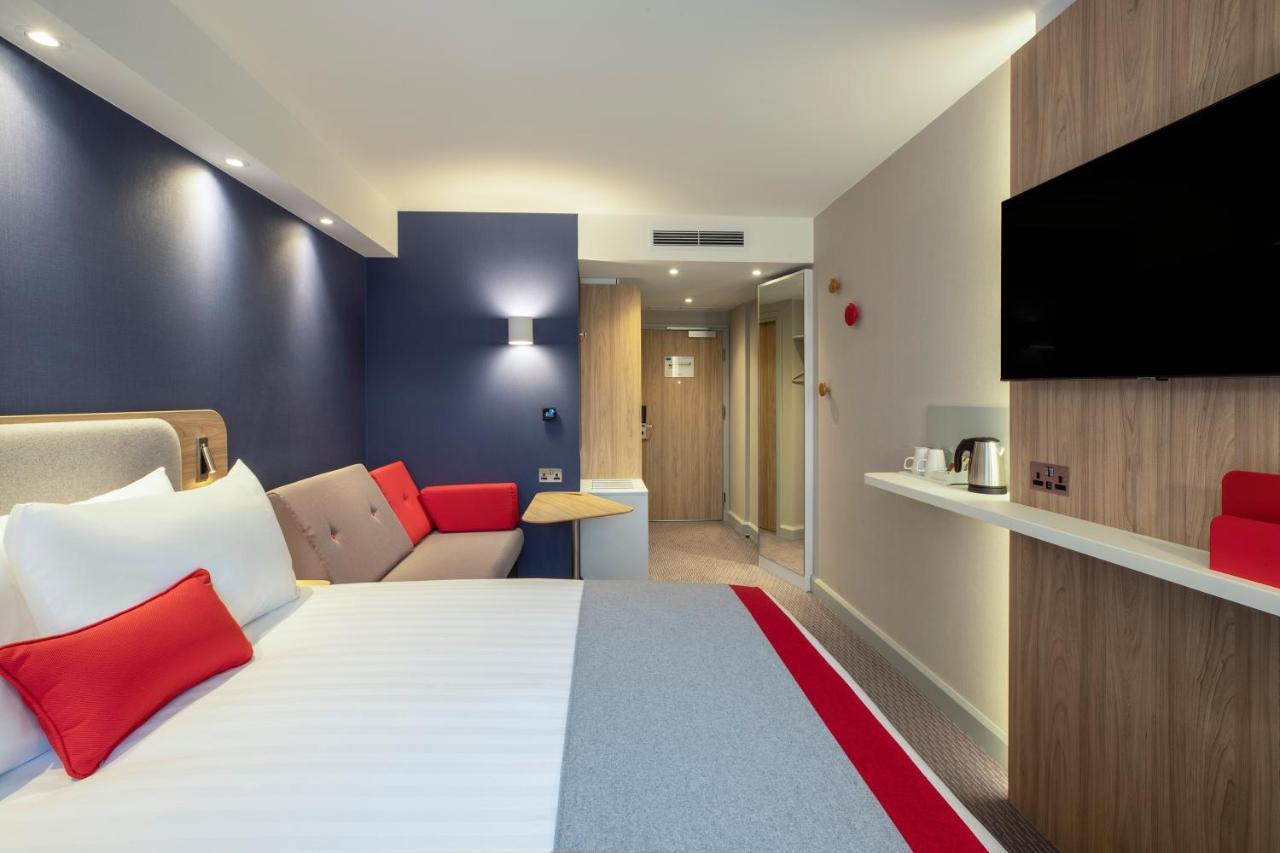 Holiday Inn Express Cambridge West - Cambourne By Ihg Exterior photo