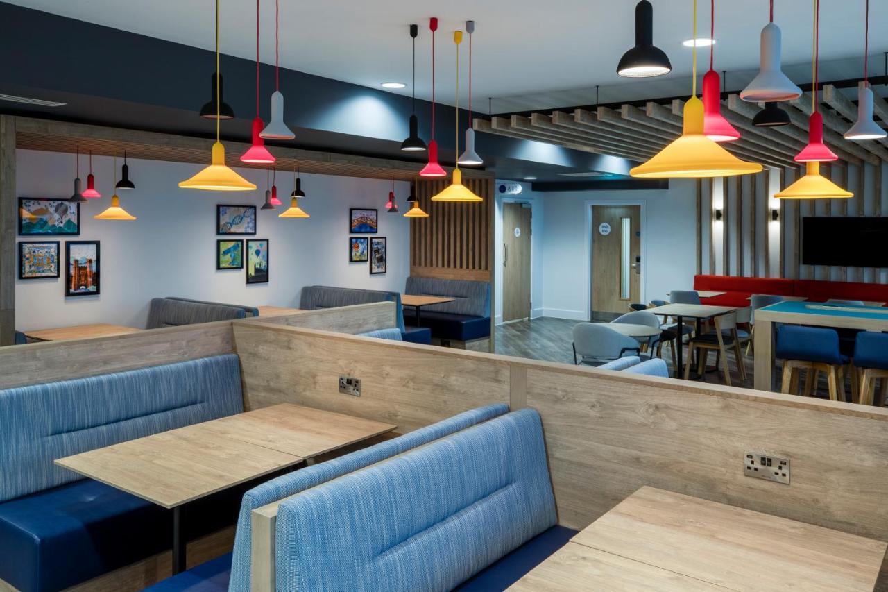 Holiday Inn Express Cambridge West - Cambourne By Ihg Exterior photo