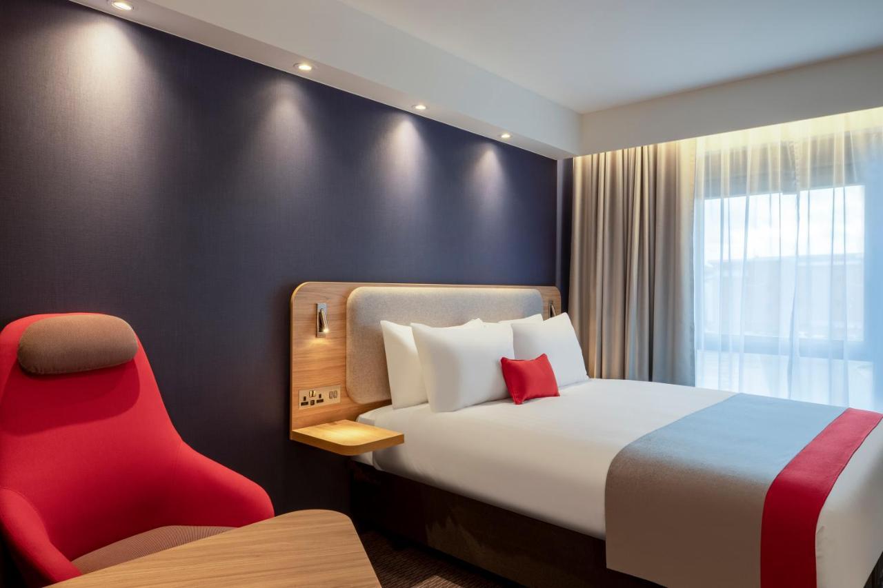 Holiday Inn Express Cambridge West - Cambourne By Ihg Exterior photo