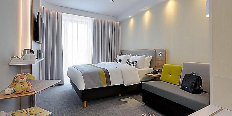 Holiday Inn Express Cambridge West - Cambourne By Ihg Exterior photo