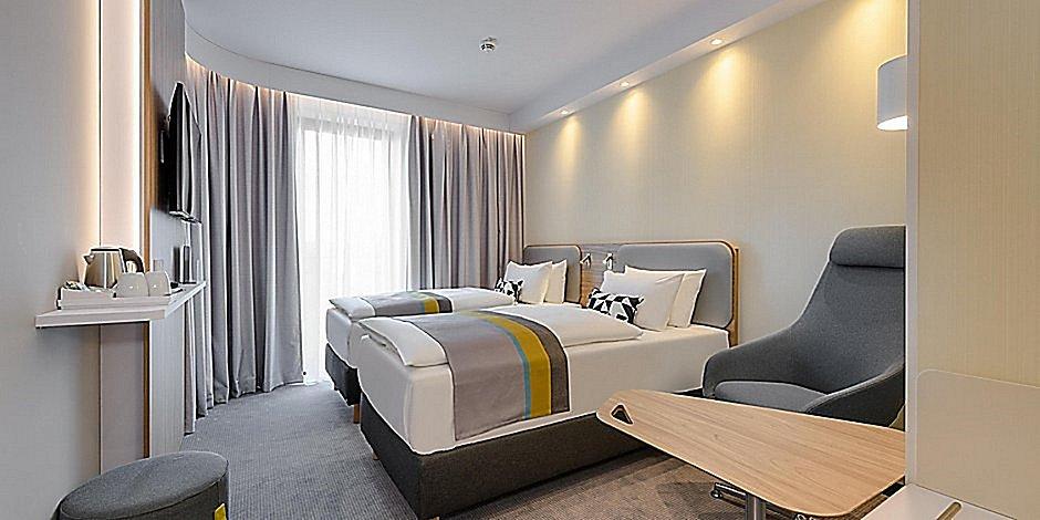 Holiday Inn Express Cambridge West - Cambourne By Ihg Exterior photo