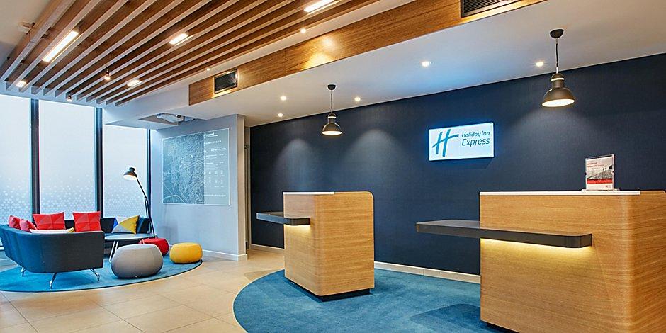Holiday Inn Express Cambridge West - Cambourne By Ihg Exterior photo